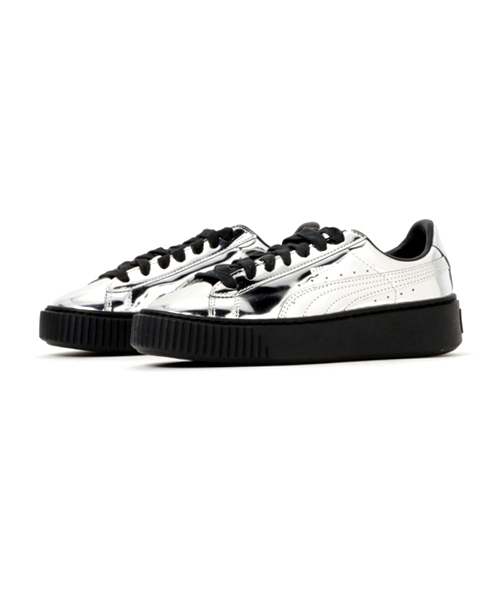 PUMA(プーマ)の「バスケット プラットフォーム METALLIC (WOMEN)(スニーカー・レディース・レッド/ブラック/ゴールド/シルバー・23.0cm/25.0cm/24.0cm/23.5cm/22.5cm/24.5cm/25.5cm)」の4枚目の写真