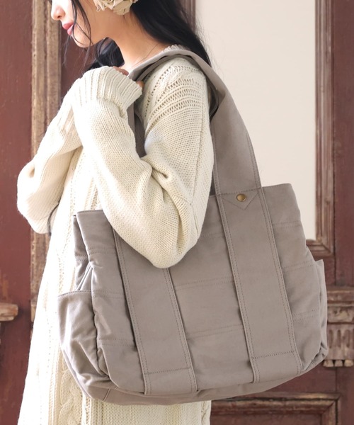 osharewalker(オシャレウォーカー)の「風合いキャンバスBIGトートバッグ(トートバッグ・レディース・チェリーピンク/ブラック/グレイッシュベージュ/カーキ/ライラック/ネイビー/アイボリー/スモークピンク/ブルーグリーン/レッド/ダークベージュ/グリーン/モカ/パープル・FREE)」の1枚目の写真