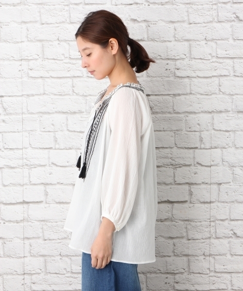 LEPSIM（レプシィム）の「シシュウタッセルツキブラウス　744790（シャツ/ブラウス・レディース・オフホワイト/ブラック・FREE）」の7枚目の写真