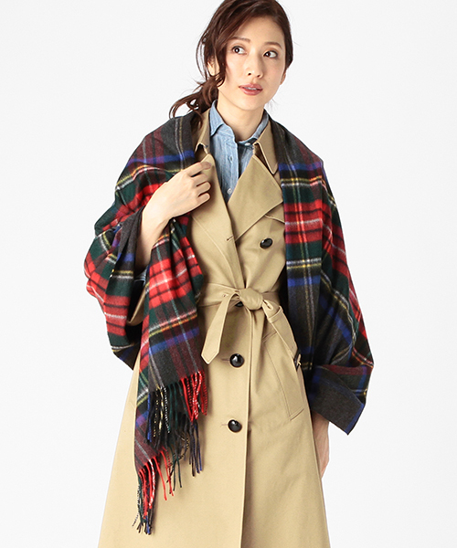Johnstons of Elgin（ジョンストンズオブエルガン）の「【予約】Johnstons / チェックカシミヤ ビッグストール（ストール/ショール・レディース・ブラウン/レッド/グリーン系その他/ブルー系その他/ブラック/イエロー/グレー/ブルー/グリーン/ネイビー/チャコールグレー/ブラウン系その他/ダークグリーン・ONE SIZE）」の3枚目の写真