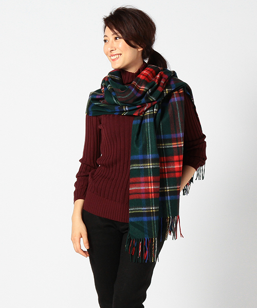 Johnstons of Elgin（ジョンストンズオブエルガン）の「【予約】Johnstons / チェックカシミヤ ビッグストール（ストール/ショール・レディース・ブラウン/レッド/グリーン系その他/ブルー系その他/ブラック/イエロー/グレー/ブルー/グリーン/ネイビー/チャコールグレー/ブラウン系その他/ダークグリーン・ONE SIZE）」の7枚目の写真