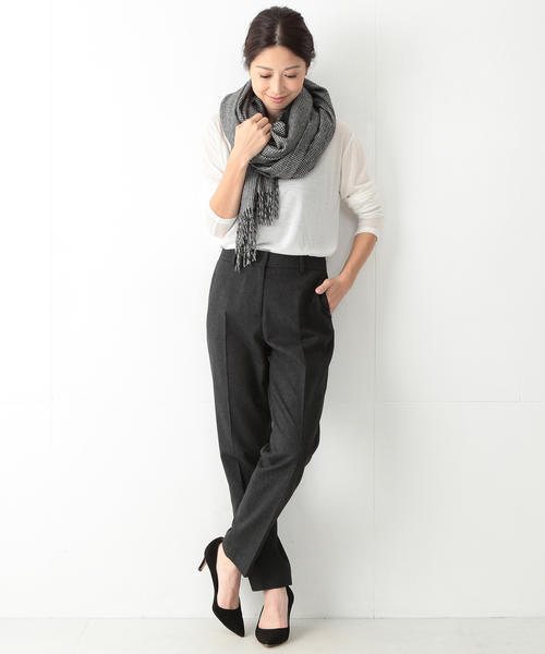 Johnstons of Elgin（ジョンストンズオブエルガン）の「【予約】Johnstons / チェックカシミヤ ビッグストール（ストール/ショール・レディース・ブラウン/レッド/グリーン系その他/ブルー系その他/ブラック/イエロー/グレー/ブルー/グリーン/ネイビー/チャコールグレー/ブラウン系その他/ダークグリーン・ONE SIZE）」の15枚目の写真