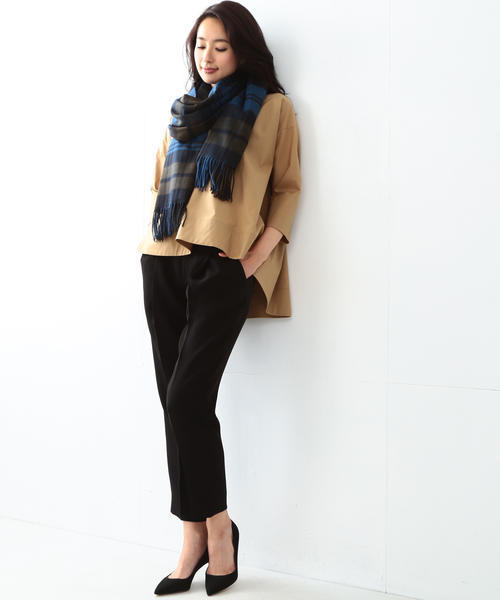 Johnstons of Elgin（ジョンストンズオブエルガン）の「【予約】Johnstons / チェックカシミヤ ビッグストール（ストール/ショール・レディース・ブラウン/レッド/グリーン系その他/ブルー系その他/ブラック/イエロー/グレー/ブルー/グリーン/ネイビー/チャコールグレー/ブラウン系その他/ダークグリーン・ONE SIZE）」の17枚目の写真