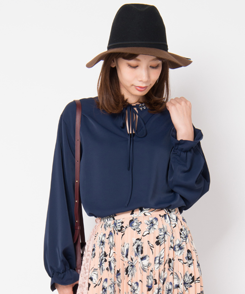 LAYMEE（レイミー）の「Clay blouse（シャツ/ブラウス・レディース・ネイビー/ホワイト/グリーン/キャメル・FREE）」の4枚目の写真