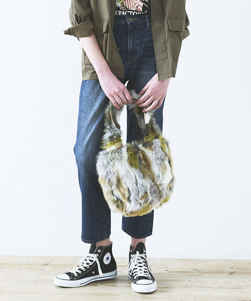 LIPSTAR(リップスター)の「ストレートデニムパンツ(デニムパンツ・レディース・ネイビー/ブルー・MEDIUM/SMALL)」の2枚目の写真