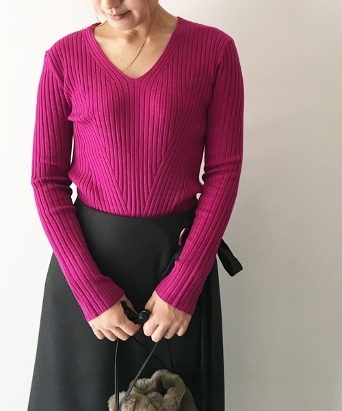 Banner Barrett(バナーバレット)の「FINE GAUGE V-NECK PULL OVER(ニット/セーター・レディース・ホワイト/グリーン/イエロー/ブラック/ラベンダー・38)」の4枚目の写真