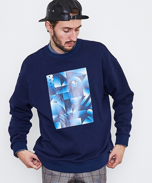 UNITED TOKYO(ユナイテッドトウキョウ)の「SALOTEZUMOコラボ転写プルオーバー(Tシャツ/カットソー・メンズ・ブラック/ネイビー・2/1/3)」の1枚目の写真