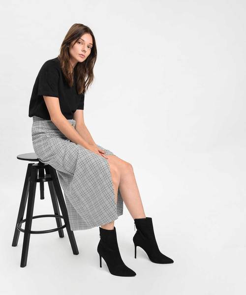 CHARLES & KEITH（チャールズ & キース）の「アイディテールポインテッドブーツ / EYE DETAIL POINTED BOOTS（ブーツ・レディース・ブラック/レッド/ダークブルー・22.5cm/23cm/23.5cm/24.5cm/25cm/25.5cm）」の9枚目の写真