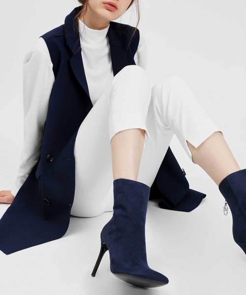CHARLES & KEITH（チャールズ & キース）の「アイディテールポインテッドブーツ / EYE DETAIL POINTED BOOTS（ブーツ・レディース・ブラック/レッド/ダークブルー・22.5cm/23cm/23.5cm/24.5cm/25cm/25.5cm）」の10枚目の写真