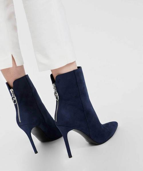 CHARLES & KEITH（チャールズ & キース）の「アイディテールポインテッドブーツ / EYE DETAIL POINTED BOOTS（ブーツ・レディース・ブラック/レッド/ダークブルー・22.5cm/23cm/23.5cm/24.5cm/25cm/25.5cm）」の15枚目の写真