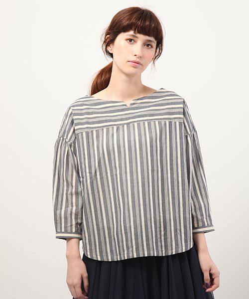 chambre de charme（シャンブルドゥシャーム）の「高密度ストライプ　PO（シャツ/ブラウス・レディース・ホワイト×レッド/ホワイト×ブラック/ホワイト×ネイビー・FREE）」の3枚目の写真