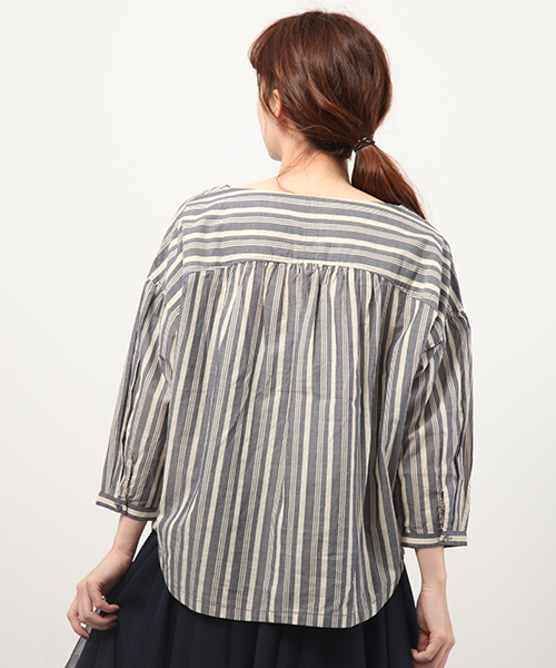 chambre de charme（シャンブルドゥシャーム）の「高密度ストライプ　PO（シャツ/ブラウス・レディース・ホワイト×レッド/ホワイト×ブラック/ホワイト×ネイビー・FREE）」の5枚目の写真