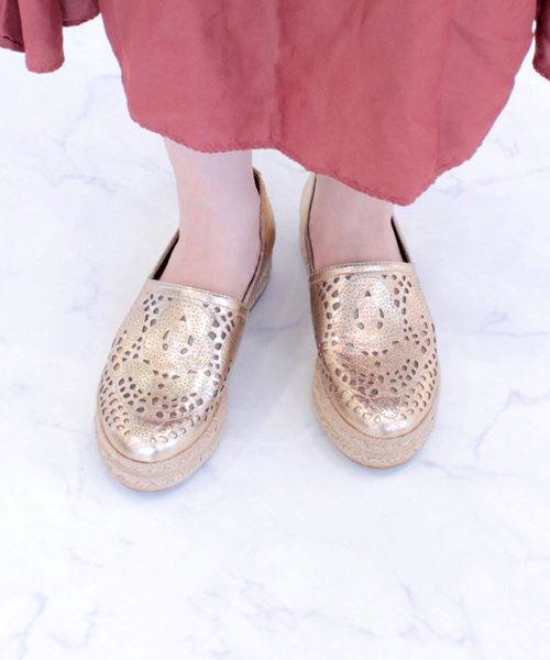 Naturalizer (ナチュラライザー)の「ナチュラライザー/N532F4808/リゾート感 レーザーカット 厚底/エスパドリュー(サンダル・レディース・ゴールド/ブロンズ・70/60/65/75/55)」の3枚目の写真