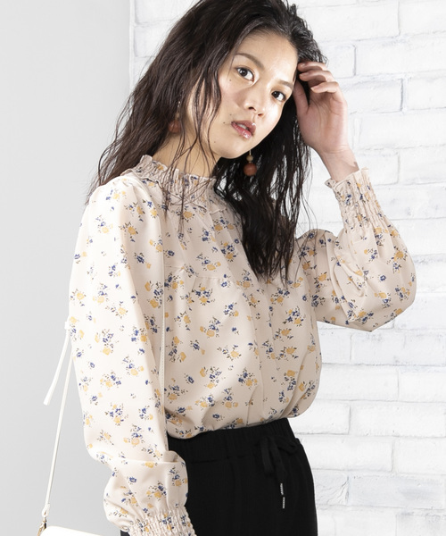 WEGO（ウィゴー）の「WEGO/シャーリングハイネックブラウス（シャツ/ブラウス・レディース・ブラック/ホワイト系その他4/ホワイト系その他2/アイボリー/ドット/ブラック系その他2/オフホワイト・FREE）」の2枚目の写真