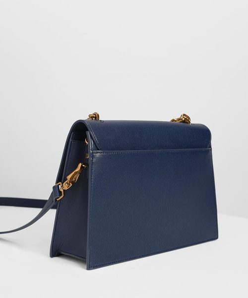 CHARLES & KEITH(チャールズ & キース)の「チェーンストラップ ショルダーバッグ / Chain Strap Shoulder Bag(ショルダーバッグ・レディース・クリアレッド/ダークブルー/ブラック・M)」の11枚目の写真