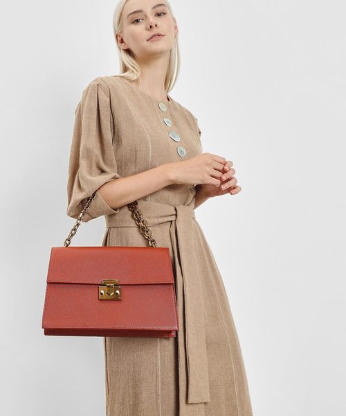 CHARLES & KEITH(チャールズ & キース)の「チェーンストラップ ショルダーバッグ / Chain Strap Shoulder Bag(ショルダーバッグ・レディース・クリアレッド/ダークブルー/ブラック・M)」の14枚目の写真