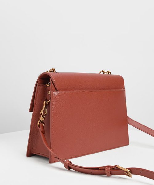 CHARLES & KEITH(チャールズ & キース)の「チェーンストラップ ショルダーバッグ / Chain Strap Shoulder Bag(ショルダーバッグ・レディース・クリアレッド/ダークブルー/ブラック・M)」の16枚目の写真