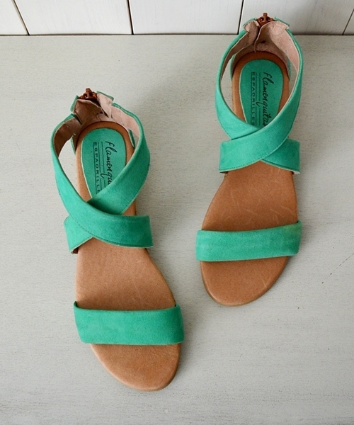 SHIPS for women（シップスフォーウィメン）の「FLAMENQUITAS:スエードクロス ローヒールサンダル◇（サンダル・レディース・ブラック/グレイッシュベージュ/グリーン/オレンジ/ピンク/ベージュ/ネイビー/ゴールド・36/37/38/35）」の4枚目の写真