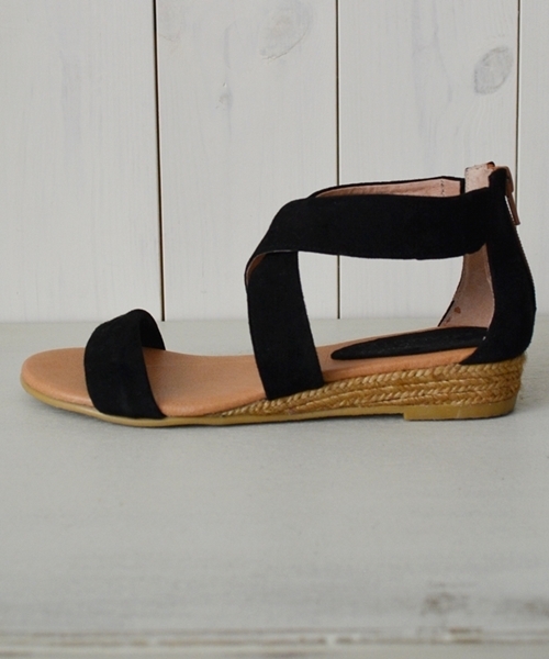 SHIPS for women（シップスフォーウィメン）の「FLAMENQUITAS:スエードクロス ローヒールサンダル◇（サンダル・レディース・ブラック/グレイッシュベージュ/グリーン/オレンジ/ピンク/ベージュ/ネイビー/ゴールド・36/37/38/35）」の9枚目の写真