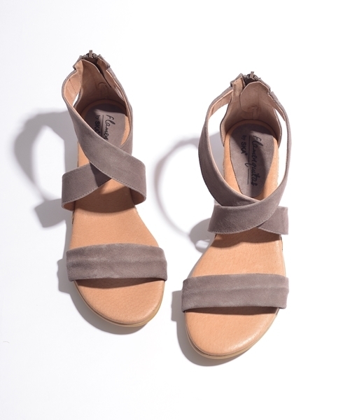 SHIPS for women（シップスフォーウィメン）の「FLAMENQUITAS:スエードクロス ローヒールサンダル◇（サンダル・レディース・ブラック/グレイッシュベージュ/グリーン/オレンジ/ピンク/ベージュ/ネイビー/ゴールド・36/37/38/35）」の20枚目の写真