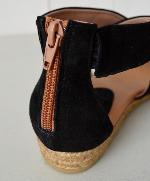 SHIPS for women（シップスフォーウィメン）の「FLAMENQUITAS:スエードクロス ローヒールサンダル◇（サンダル・レディース・ブラック/グレイッシュベージュ/グリーン/オレンジ/ピンク/ベージュ/ネイビー/ゴールド・36/37/38/35）」の13枚目の写真