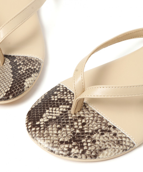 BAYFLOW(ベイフロー)の「パネルトングサンダル(サンダル・レディース・ブラック/ベージュ・SMALL/MEDIUM)」の15枚目の写真