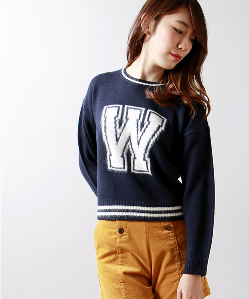 WEGO(ウィゴー)の「WEGO/ラインイニシャルニット(ニット/セーター・レディース・オフホワイト/ダークグリーン/ネイビー/ワイン/マスタード・FREE)」の1枚目の写真