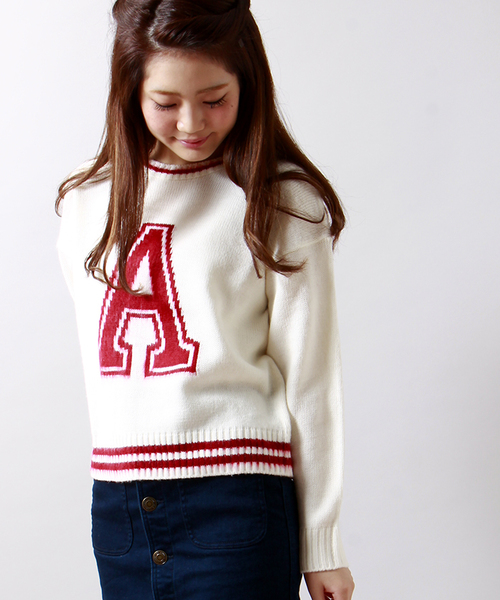 WEGO(ウィゴー)の「WEGO/ラインイニシャルニット(ニット/セーター・レディース・オフホワイト/ダークグリーン/ネイビー/ワイン/マスタード・FREE)」の2枚目の写真