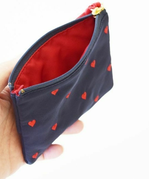 Actually（アクチュアリー）の「プチエンブロイダリー ティッシュポーチ（ポーチ・レディース・グレー/チャコールグレー/ネイビー/グレイッシュベージュ・フリー）」の6枚目の写真