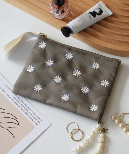 Actually（アクチュアリー）の「プチエンブロイダリー ティッシュポーチ（ポーチ・レディース・グレー/チャコールグレー/ネイビー/グレイッシュベージュ・フリー）」の22枚目の写真