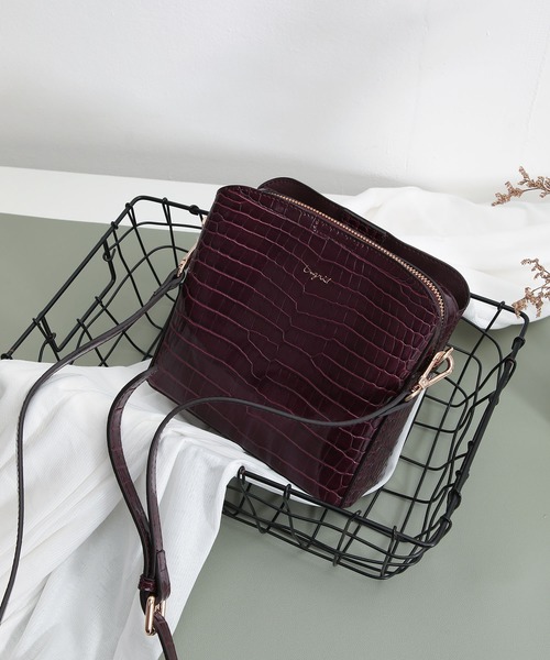 Ungrid（アングリッド）の「【Ungrid/アングリッド】シャイニースモールクロコビッグタッセルショルダーバッグ（ショルダーバッグ・レディース・ブラック/キャメル/ライトグレー/ベージュ系その他/ワイン/ラベンダー/ダークグレー/カーキ/ダークブラウン/ターコイズブルー・FREE）」の12枚目の写真