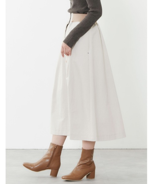 POU DOU DOU（プードゥドゥ）の「ウエストリブ使いタックスカート（スカート・レディース・インディゴブルー/イエロー/カーキ/キナリ・3）」の2枚目の写真