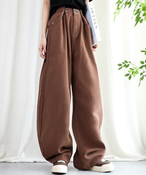 aimoha（アイモハ）の「2WAYデザインジーンズデニム深めのウエストタックハイウエストデニムパンツ（デニムパンツ・レディース・ホワイト/ネイビー/イエロー/ブルー/ピンク/ブラック/ライトブルー/スモークピンク/ブラウン/レッド/グリーン/ベージュ/パープル/ライトグリーン/ダークブルー/ダークグリーン/ダークグレー・X-SMALL/SMALL/MEDIUM/LARGE/X-LARGE）」の4枚目の写真