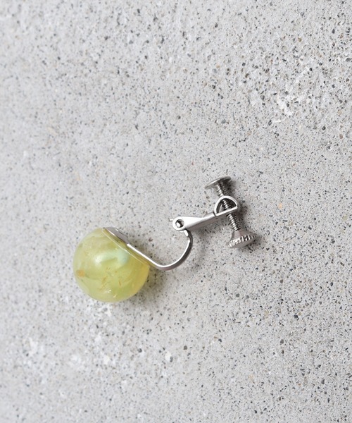 bulle de savon(ビュルデサボン)の「樹脂/貝のつぶつぶ マーブルイヤリング(イヤリング・レディース・イエロー/ピンク・FREE)」の3枚目の写真