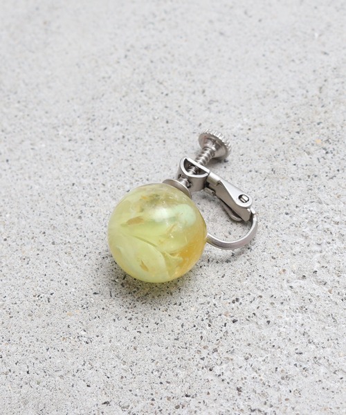 bulle de savon(ビュルデサボン)の「樹脂/貝のつぶつぶ マーブルイヤリング(イヤリング・レディース・イエロー/ピンク・FREE)」の4枚目の写真