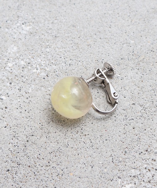 bulle de savon(ビュルデサボン)の「樹脂/貝のつぶつぶ マーブルイヤリング(イヤリング・レディース・イエロー/ピンク・FREE)」の5枚目の写真