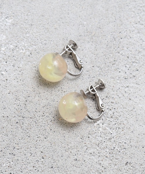 bulle de savon(ビュルデサボン)の「樹脂/貝のつぶつぶ マーブルイヤリング(イヤリング・レディース・イエロー/ピンク・FREE)」の12枚目の写真