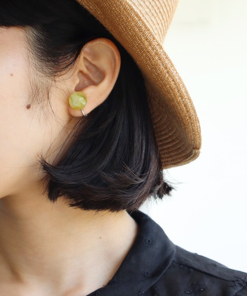 bulle de savon(ビュルデサボン)の「樹脂/貝のつぶつぶ マーブルイヤリング(イヤリング・レディース・イエロー/ピンク・FREE)」の7枚目の写真