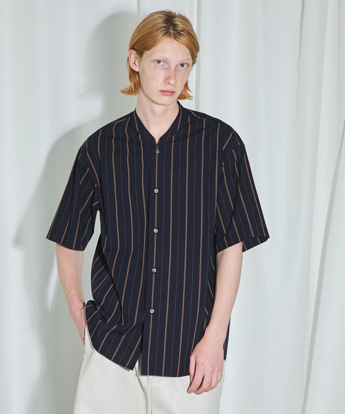UNITED TOKYO（ユナイテッドトウキョウ）の「ストライプVネックショートスリーブシャツ（シャツ/ブラウス・メンズ・ブラック/オフホワイト/サックスブルー・1/2/3）」の3枚目の写真