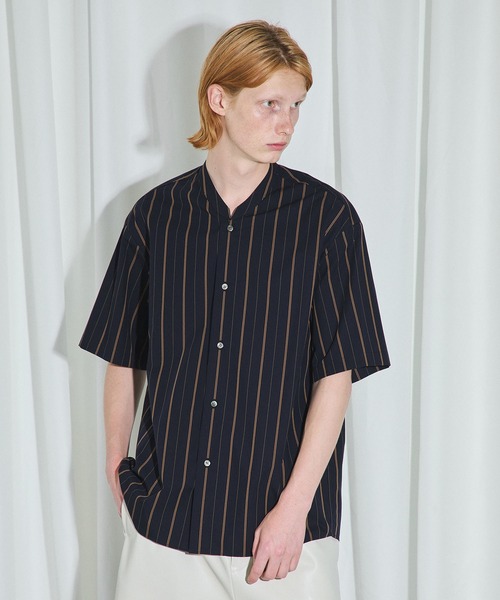 UNITED TOKYO（ユナイテッドトウキョウ）の「ストライプVネックショートスリーブシャツ（シャツ/ブラウス・メンズ・ブラック/オフホワイト/サックスブルー・1/2/3）」の6枚目の写真