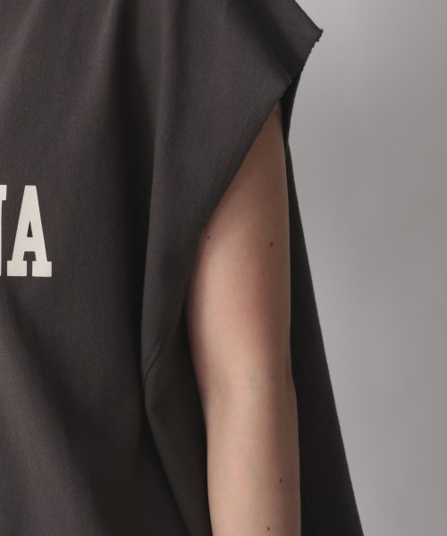 LOWRYS FARM（ローリーズファーム）の「ミニウラケプリントロゴフレンチスリーブ　948730（Tシャツ/カットソー・レディース・オフホワイト/チャコールグレー/グリーン/グレー・FREE）」の7枚目の写真