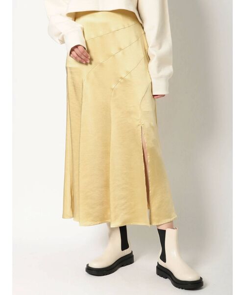 MERCURYDUO(マーキュリーデュオ)の「サテンドレープカッティングスカート(スカート・レディース・ベージュ/イエロー/ラベンダー・SMALL/MEDIUM)」の3枚目の写真