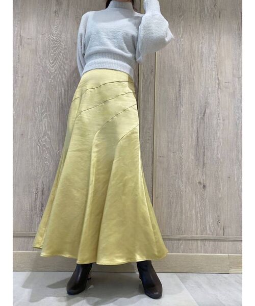 MERCURYDUO(マーキュリーデュオ)の「サテンドレープカッティングスカート(スカート・レディース・ベージュ/イエロー/ラベンダー・SMALL/MEDIUM)」の4枚目の写真