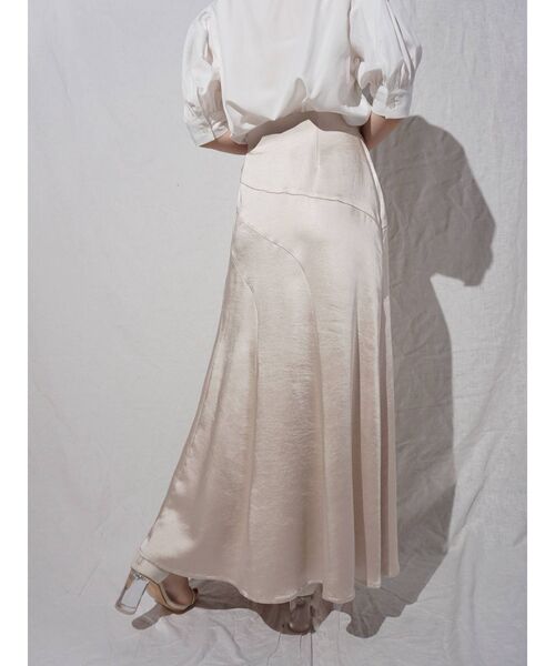 MERCURYDUO(マーキュリーデュオ)の「サテンドレープカッティングスカート(スカート・レディース・ベージュ/イエロー/ラベンダー・SMALL/MEDIUM)」の15枚目の写真