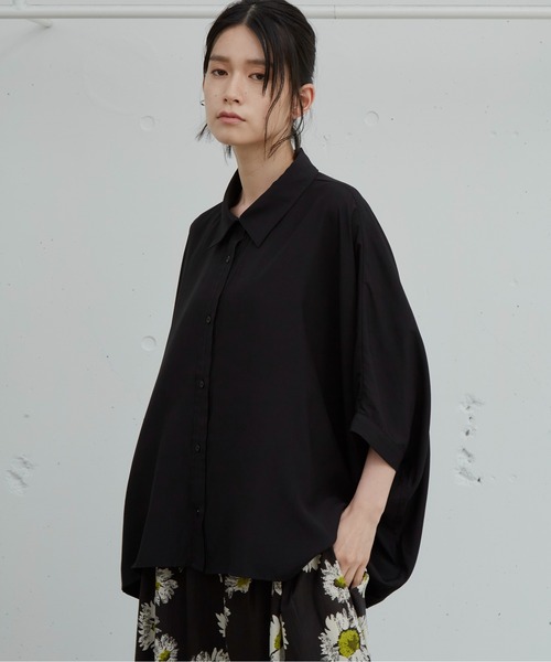 manana suerte（マニャーナスエルテ）の「ポンチョシャツ（シャツ/ブラウス・レディース・ブラック/オフホワイト・FREE）」の6枚目の写真