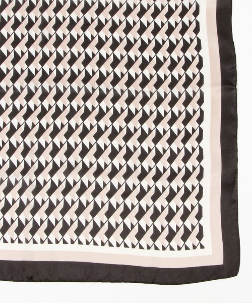 mysty woman（ミスティウーマン）の「幾何学柄スカーフ 219213（バンダナ/スカーフ・レディース・ライトブルー/ブラック/ピンク・FREE）」の15枚目の写真