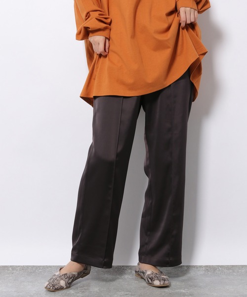 LAKOLE（ラコレ）の「ストレッチサテンピンタックパンツ / 218826（その他パンツ・レディース・ブラック/ライトグリーン/モカ/ナチュラル/イエローゴールド・SMALL/MEDIUM）」の2枚目の写真