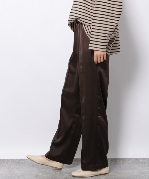 LAKOLE（ラコレ）の「ストレッチサテンピンタックパンツ / 218826（その他パンツ・レディース・ブラック/ライトグリーン/モカ/ナチュラル/イエローゴールド・SMALL/MEDIUM）」の21枚目の写真