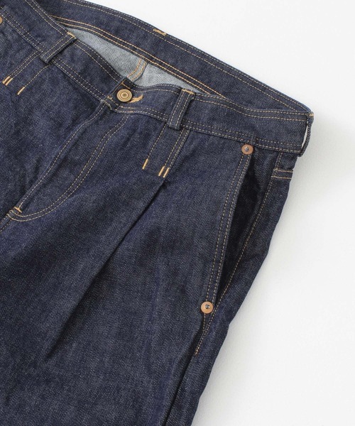 RICE NINE TEN（ライスナインテン）の「RICE NINE TEN　RED SELVAGE TUCK JEANS（デニムパンツ・メンズ・インディゴブルー・2/1）」の2枚目の写真