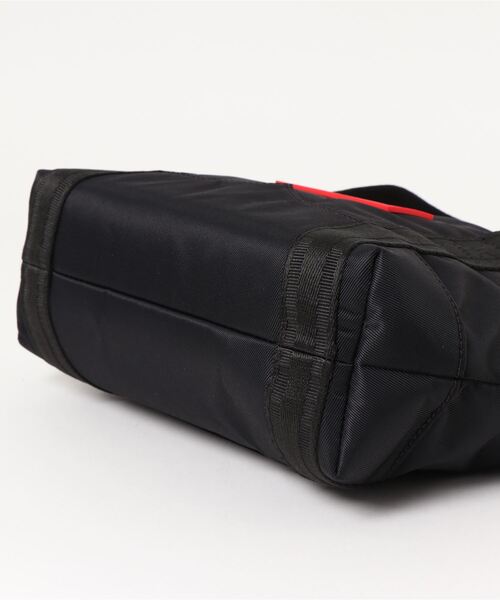 HUNTER(ハンター)の「《HUNTER》NYLON TOPCLIP TOTE MINI(トートバッグ・メンズ・ダークオリーブ/ブラック/ピンク/イエロー/ネイビー/ブラック×レッド/ホワイト×ブラック/ブラック系その他・フリー)」の9枚目の写真